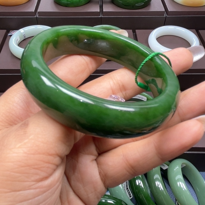 和田玉（碧玉）未镶嵌手镯