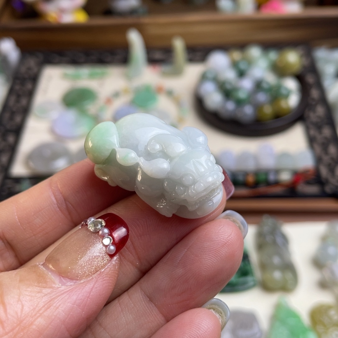 翡翠颈饰未镶嵌貔貅