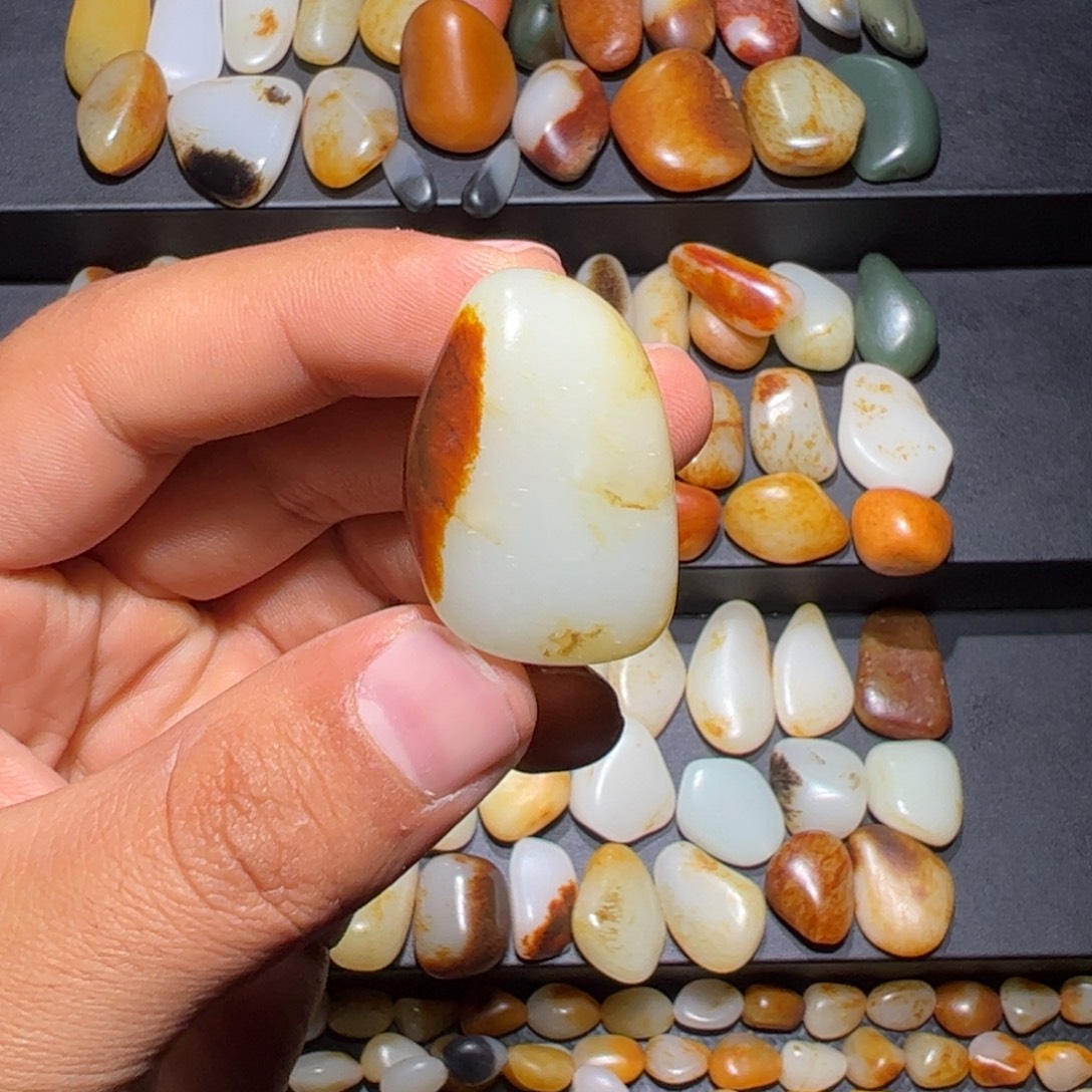 和田玉未镶嵌挂件25.7克无修 