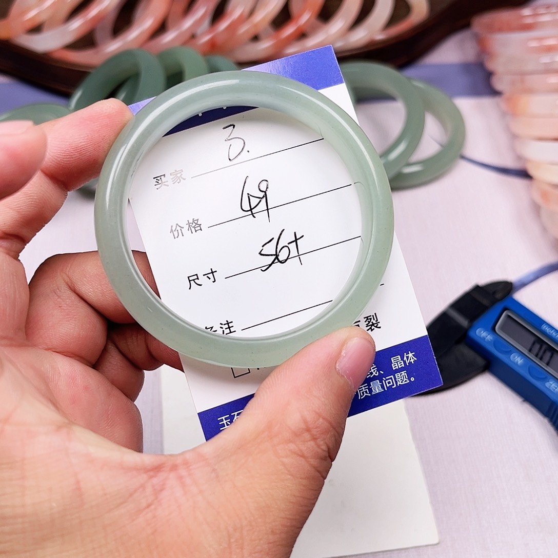 石英质玉未镶嵌手镯