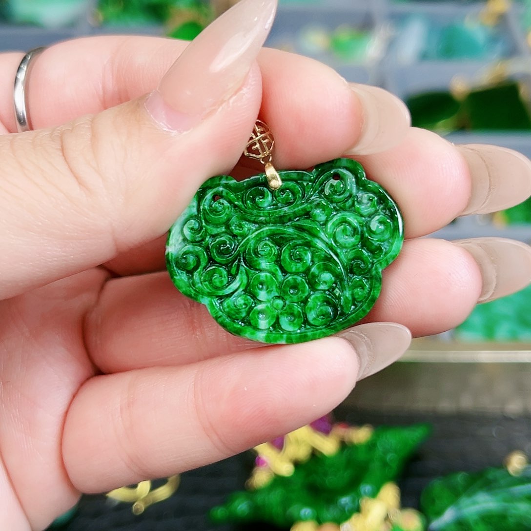 翡翠颈饰18K金镶嵌吊坠