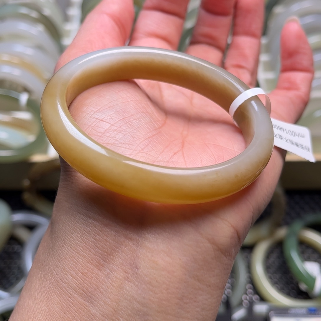 和田玉未镶嵌手镯54圈