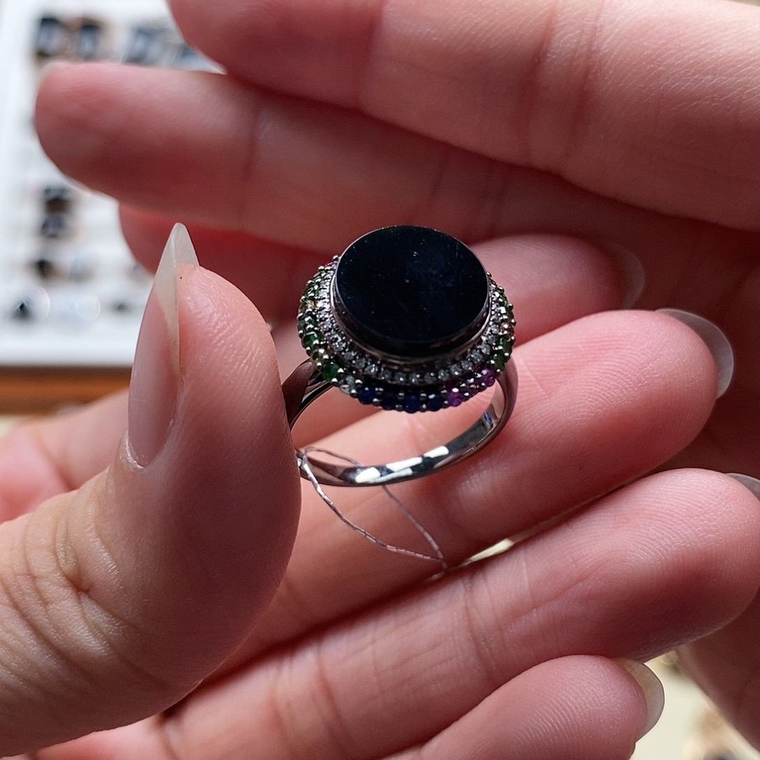 翡翠戒指18K金镶嵌墨翠