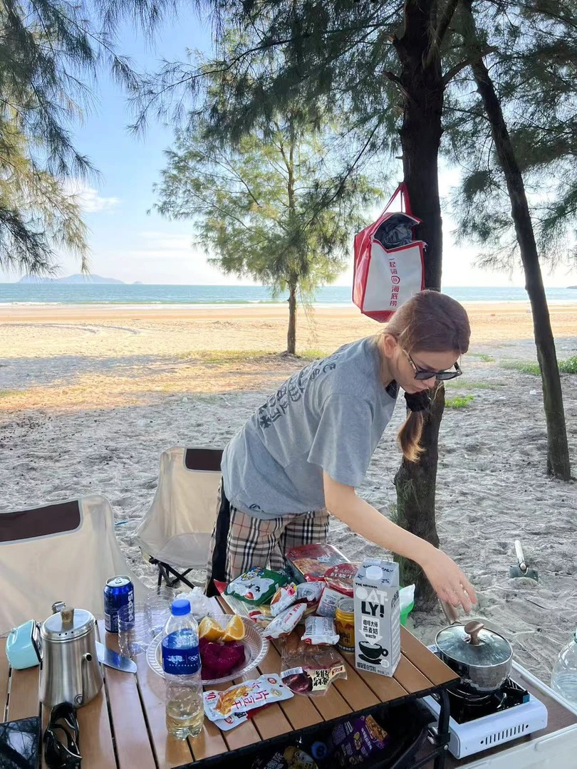 灰色圆领休闲短袖 宽松舒适百搭