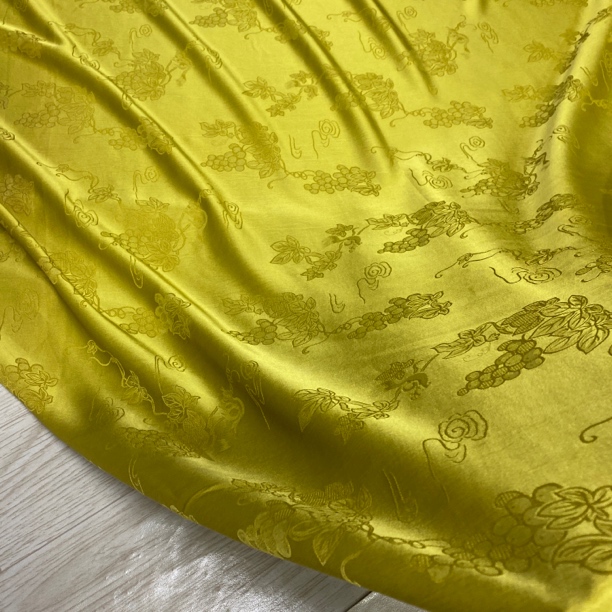 秋香黄冠乐皱双面雕花国风简约服装布料旗袍裙子吊带套装面料