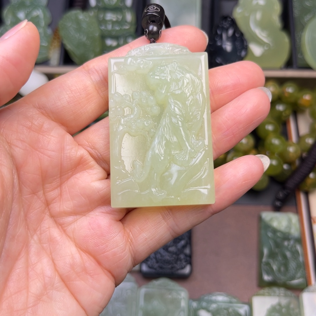 蛇纹石玉未镶嵌吊坠(赠链)