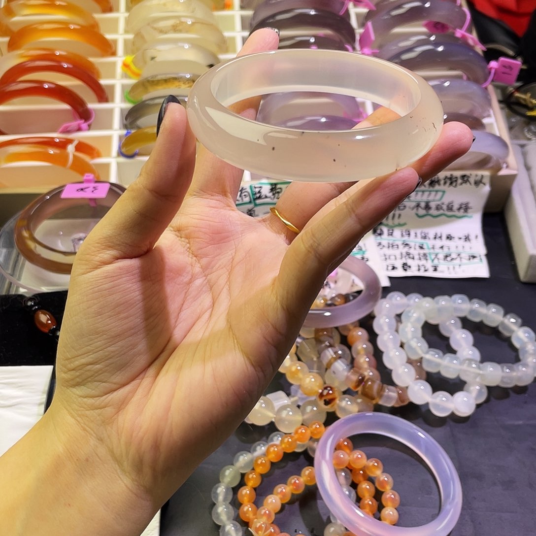 喵****玛瑙/玉髓合金手镯