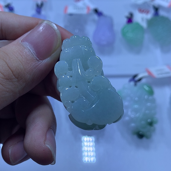 翡翠未镶嵌颈饰天然翡翠A货吊坠