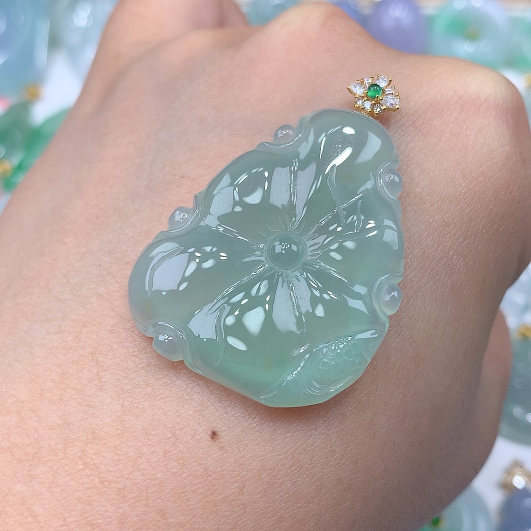 翡翠颈饰18K金镶嵌荷叶