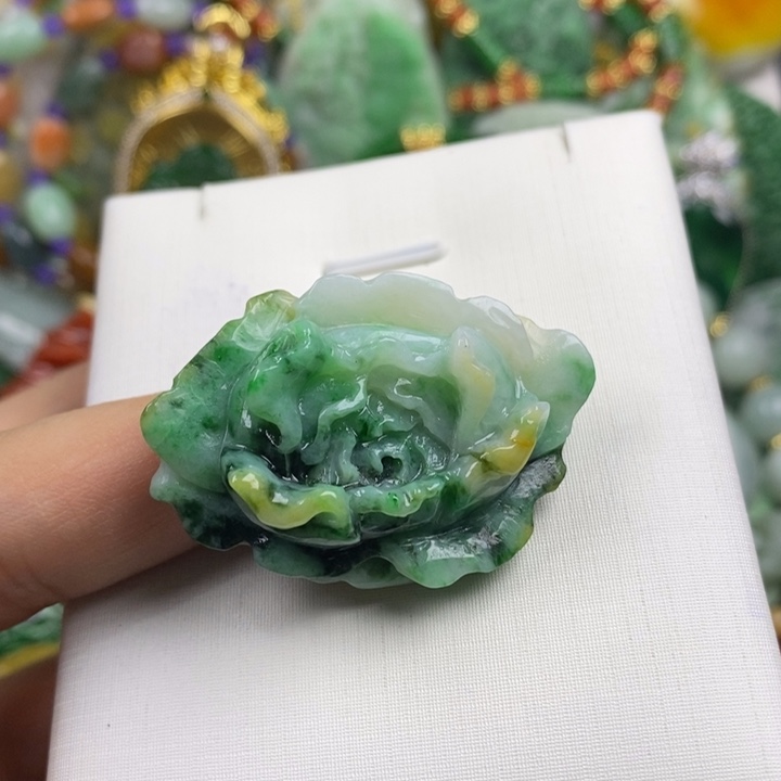 翡翠未镶嵌吊坠(赠链)