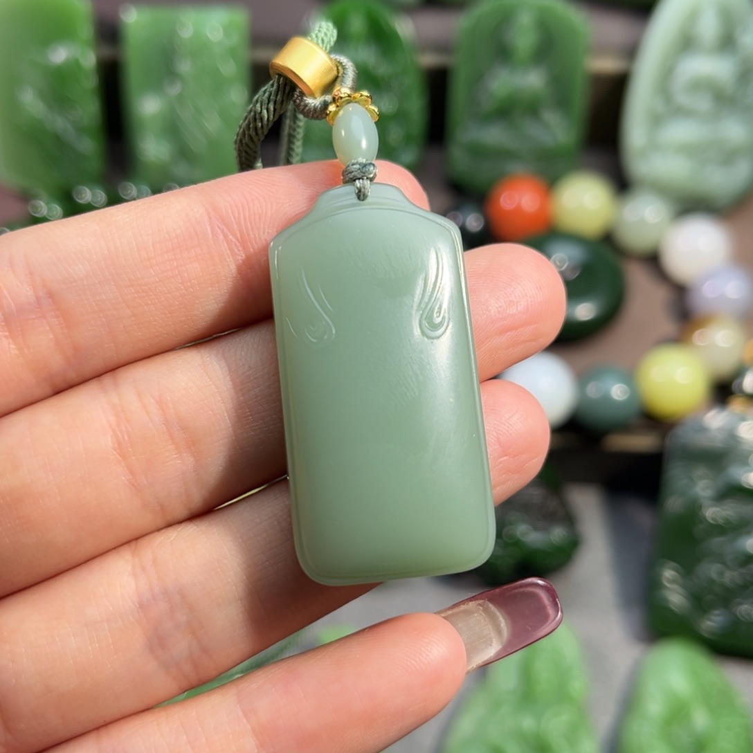 和田玉颈饰未镶嵌粉青无事牌定制