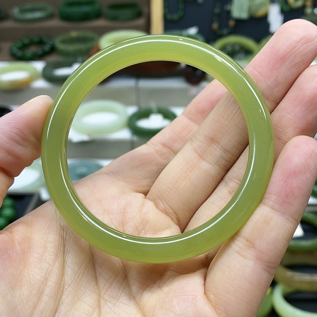 【闪购商品】未镶嵌手镯和田玉