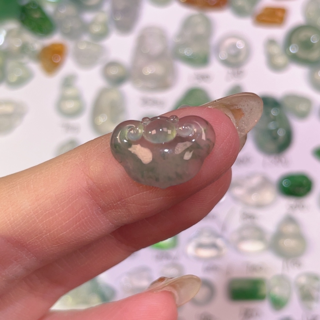 翡翠未镶嵌颈饰裸石