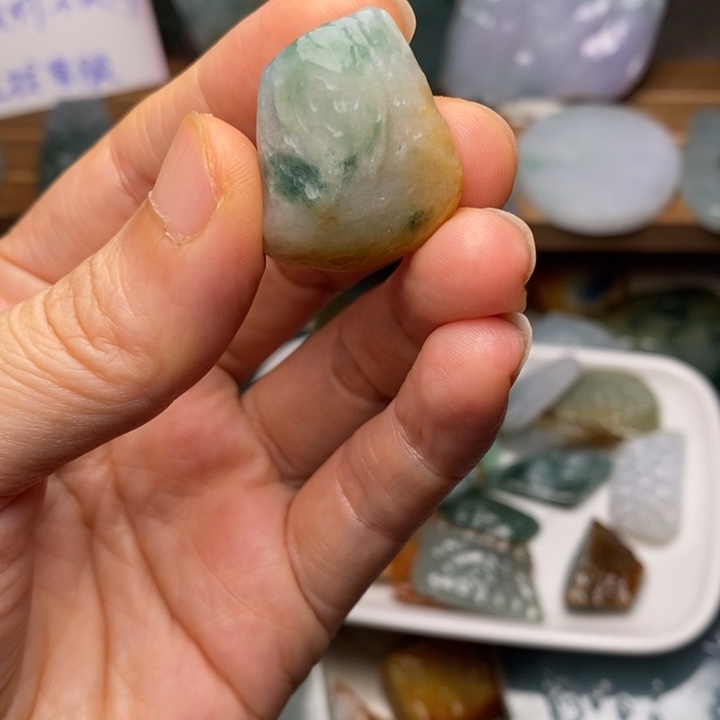 颈饰未镶嵌翡翠天然