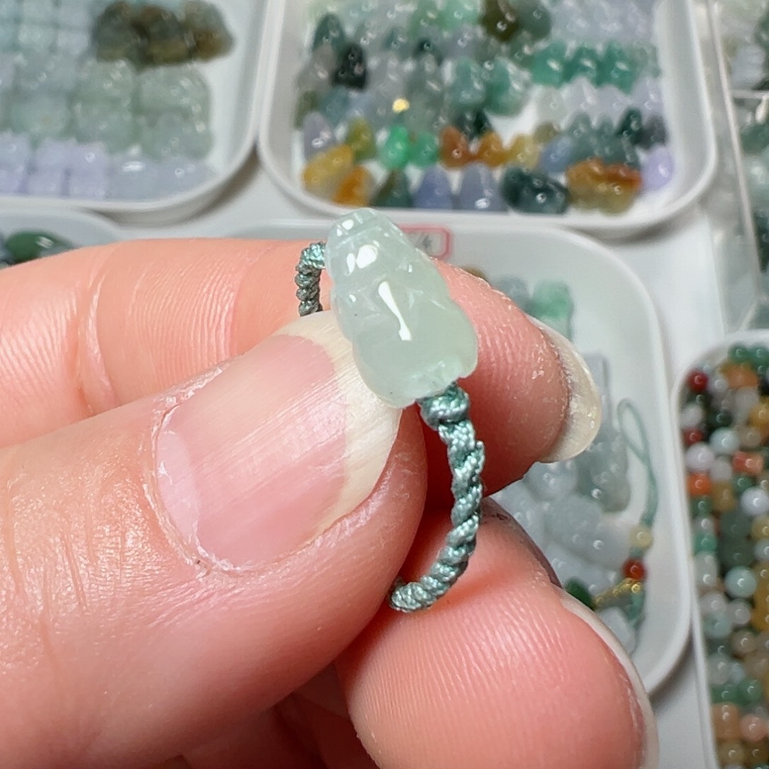 翡翠颈饰未镶嵌两头孔小貔貅10*6*5.7