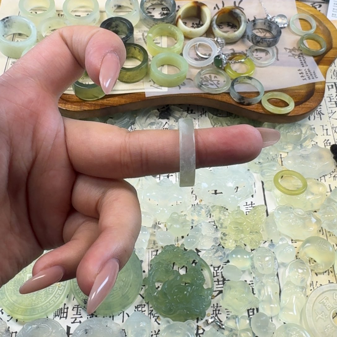 净***瑰蛇纹石玉合金颈饰