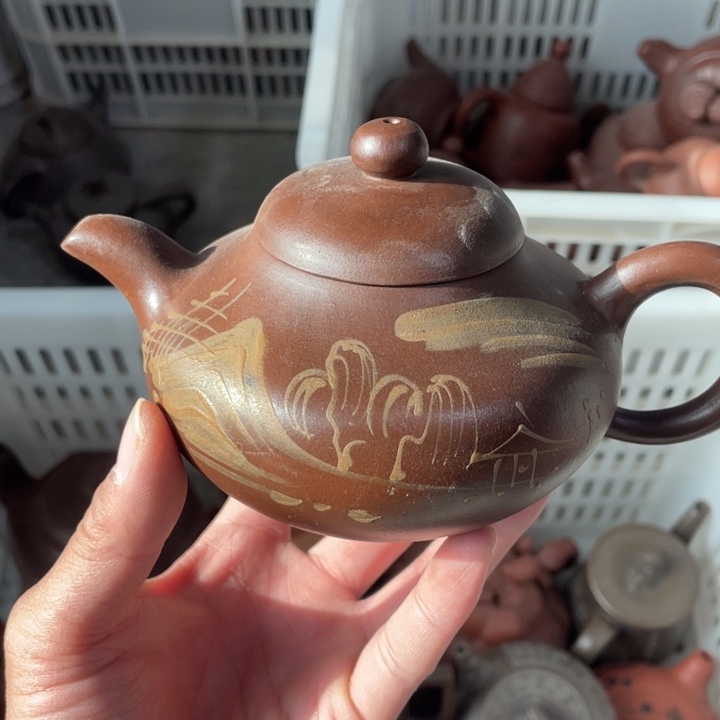 老厂紫砂壶一件。