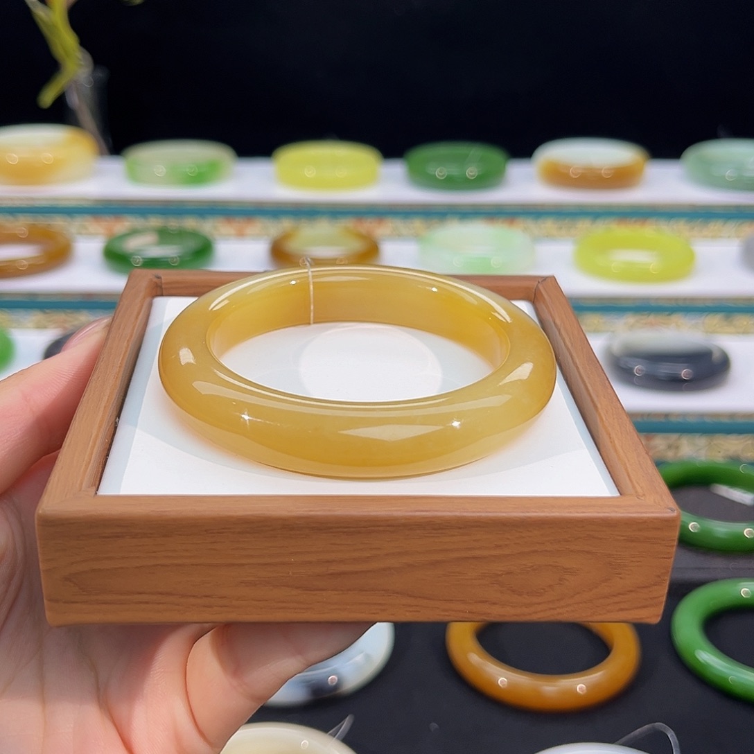 未镶嵌手镯和田玉蜜糖渐变