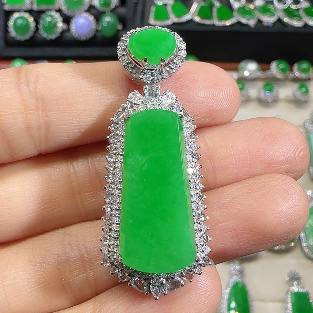 翡翠吊坠(不含链)18K金镶嵌