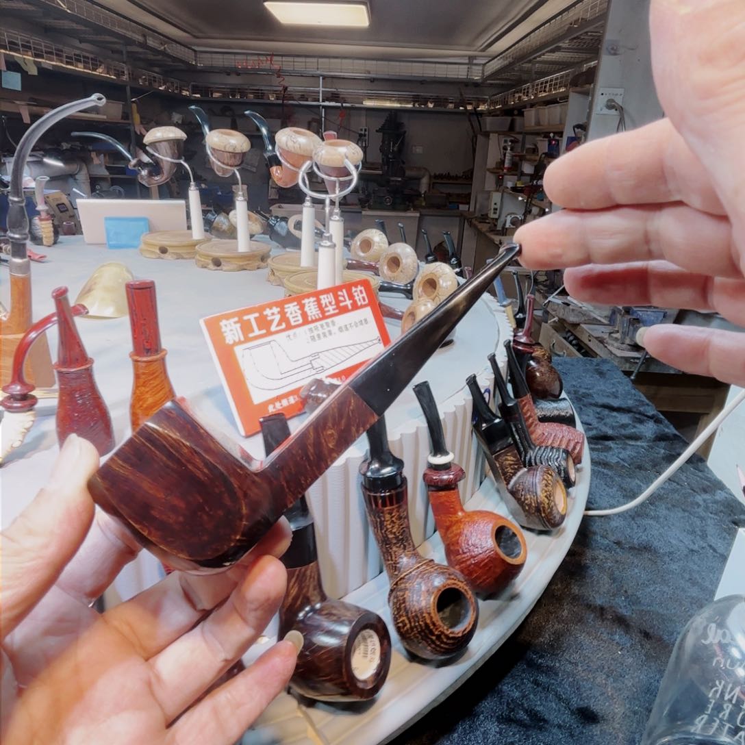 浩**?焦耀烟斗一直斗