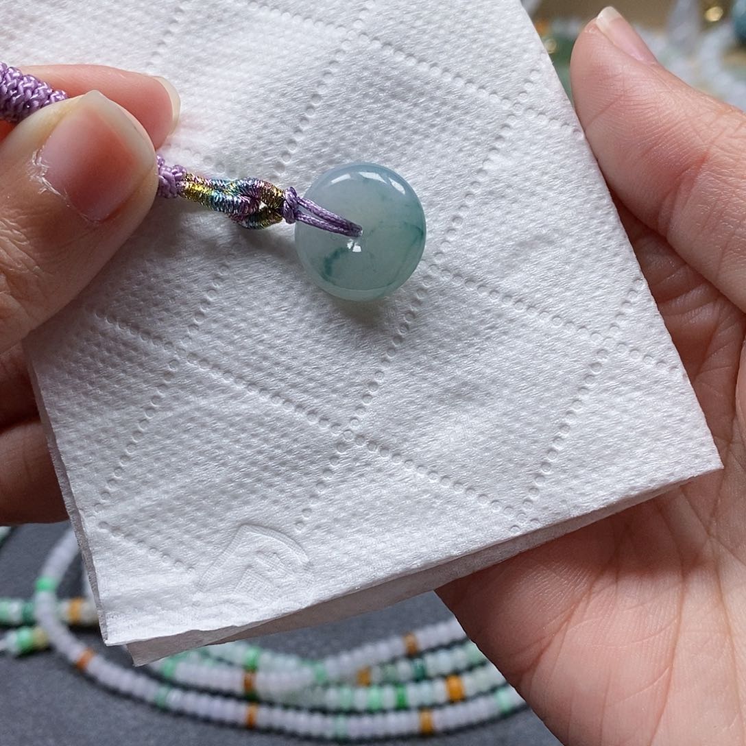 翡翠颈饰未镶嵌闪