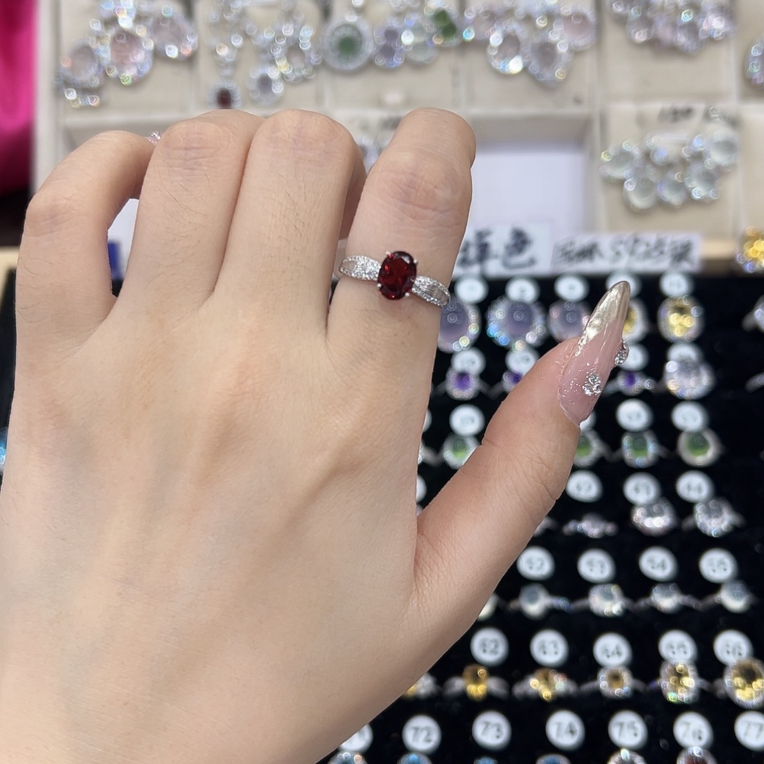 ໑****石榴石银S925镶嵌戒指
