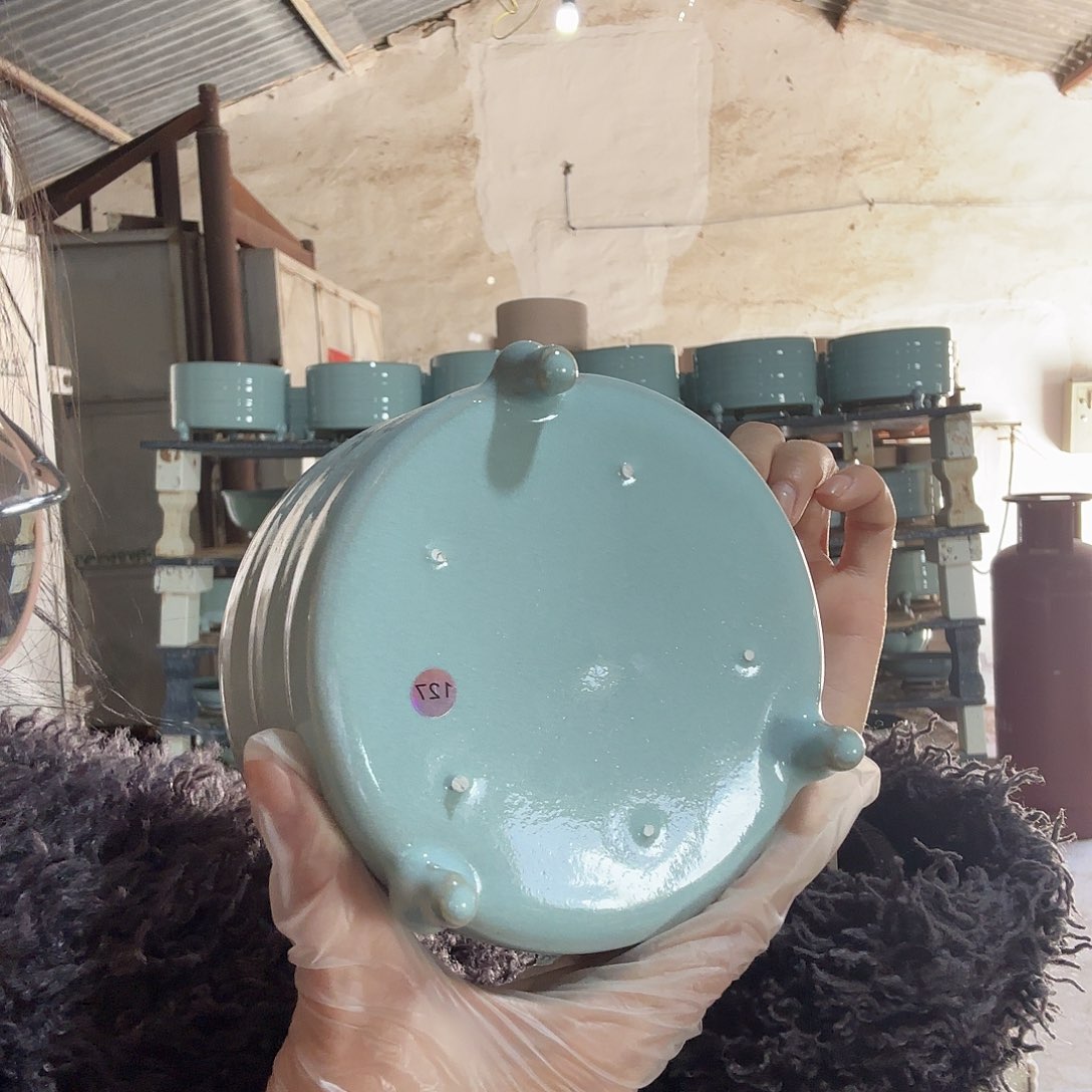 编号127天青釉中号三足尊不退不换