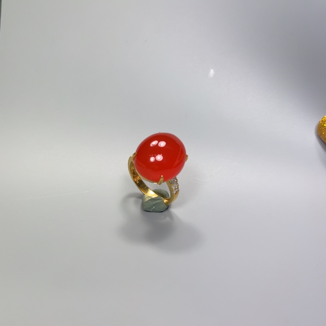 南红玛瑙冰红戒指18K金镶嵌