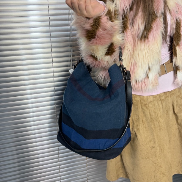 95新 BURBERRY/博柏利 蓝色格纹水桶单肩斜挎包sm