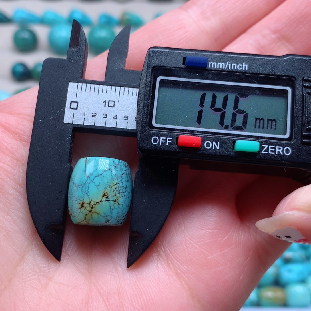 绿松石颈饰未镶嵌