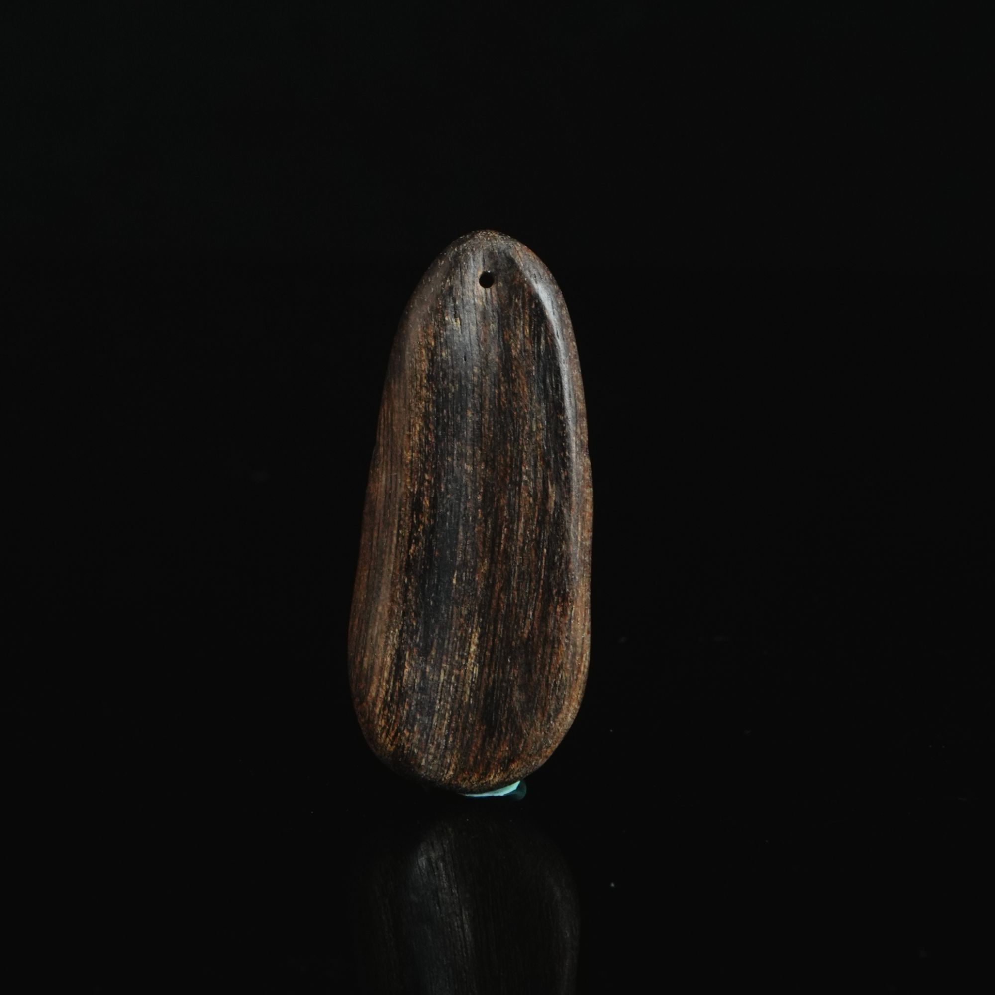 DY-C1305 斯里兰卡土沉沉水吊坠 4.3x1.9x0.6cm 4g