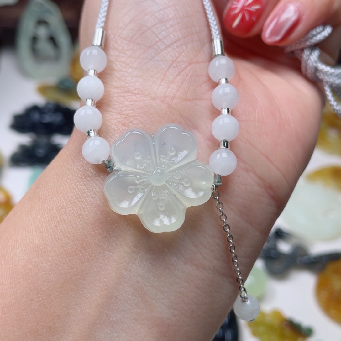 蛇纹石玉颈饰未镶嵌