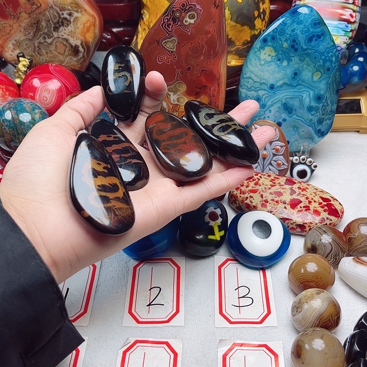 玛瑙/玉髓未镶嵌珠宝奇石