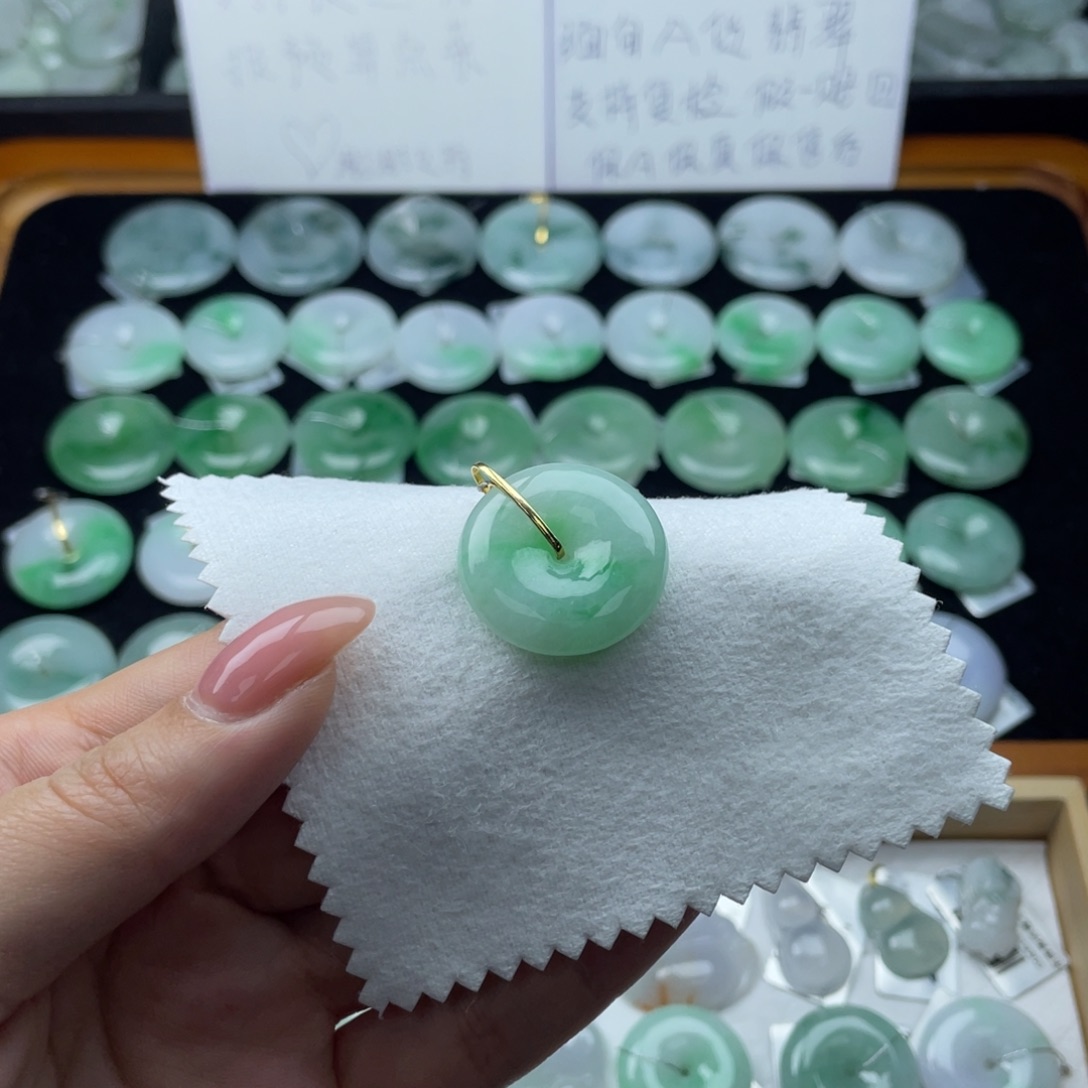 翡翠颈饰18K金镶嵌平安扣