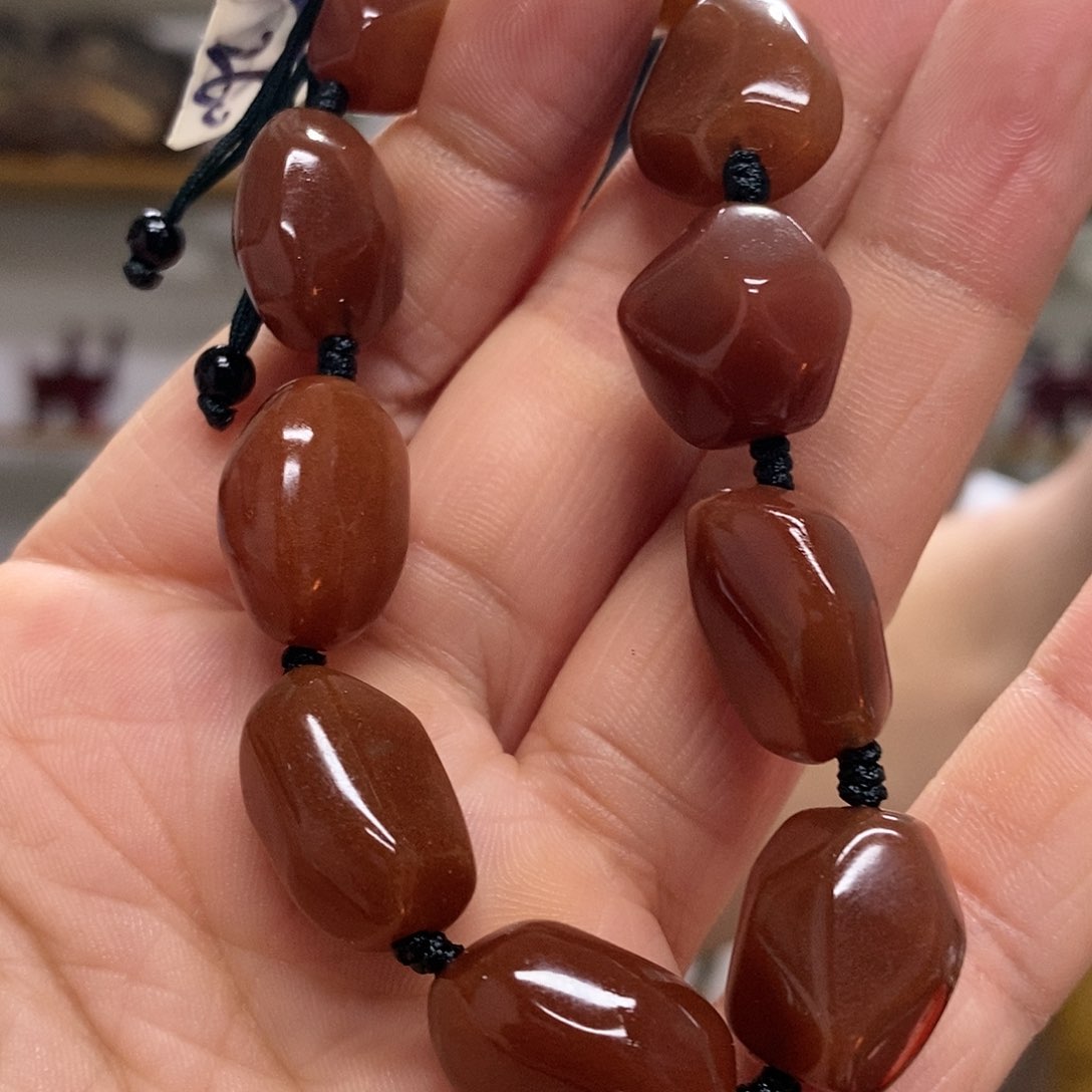 蛇纹石玉手串红色未镶嵌