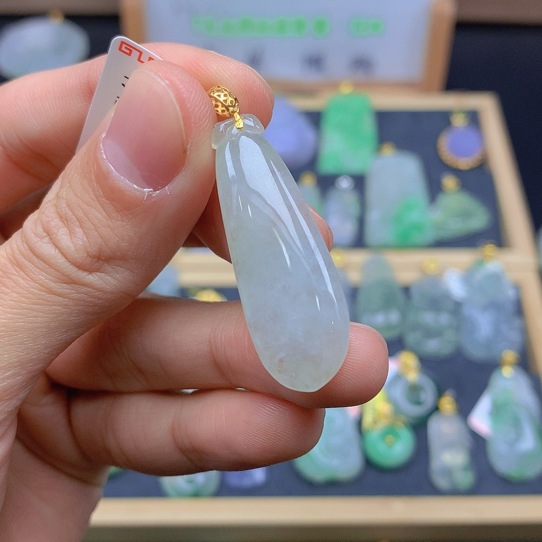 翡翠颈饰18K金镶嵌翡翠