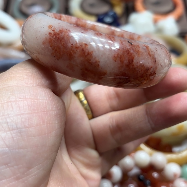 童***忆石英岩玉合金颈饰