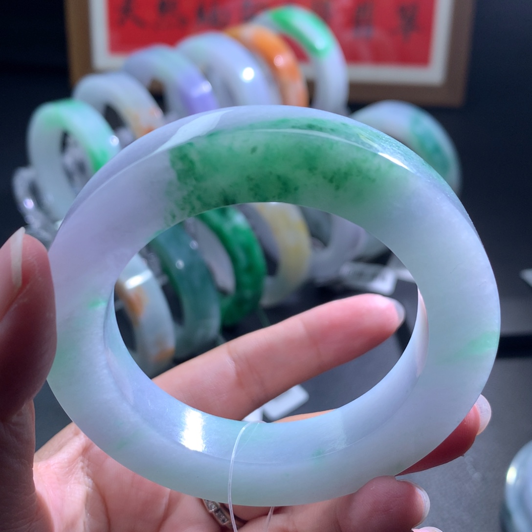 定制翡翠未镶嵌翡翠手镯