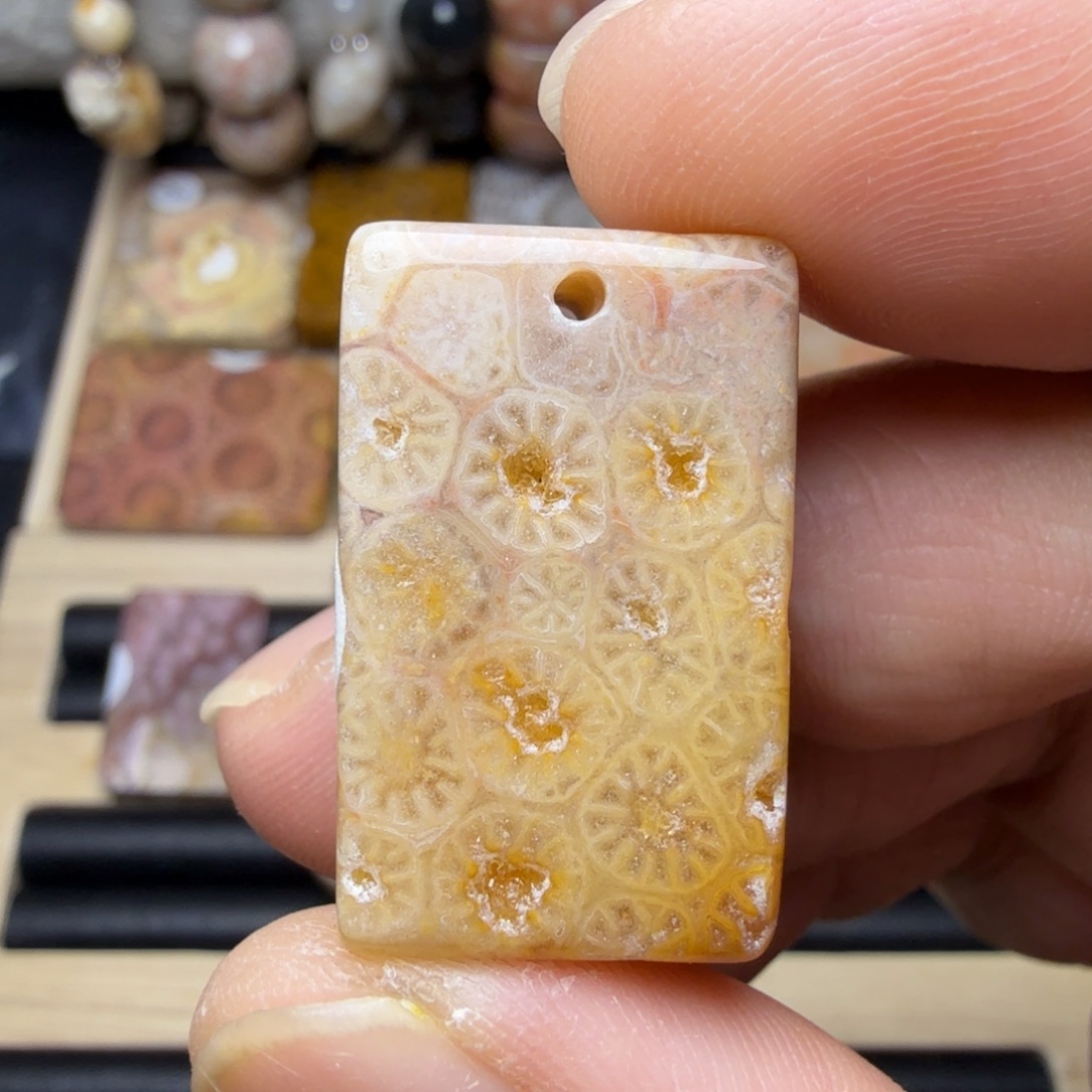 硅化玉未镶嵌纯天然色有机玉石保真色