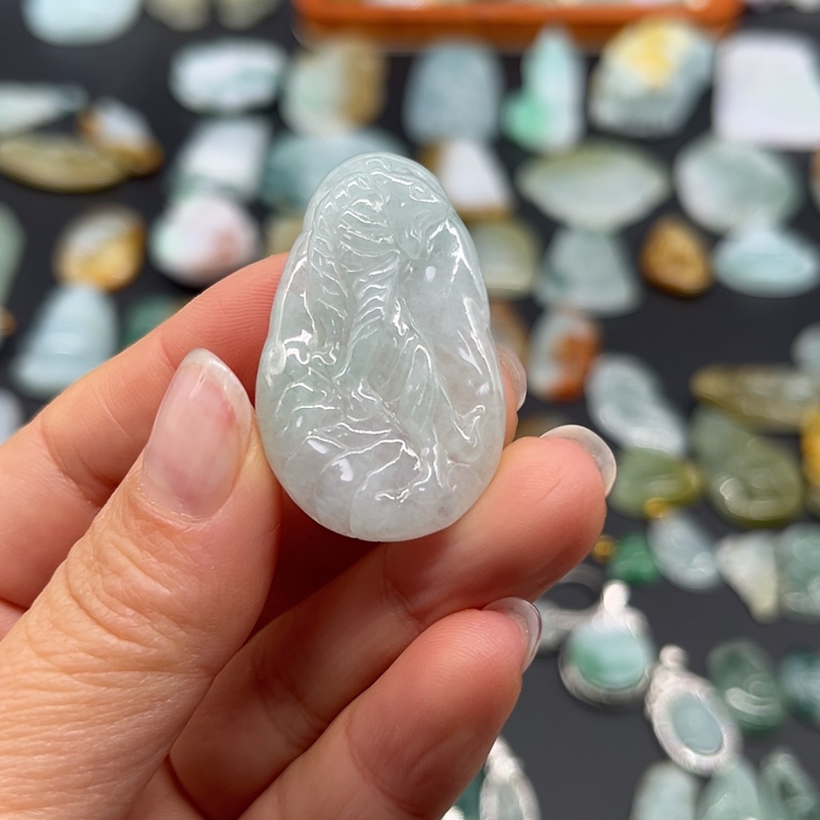 【闪购商品】翡翠颈饰未镶嵌虎牌