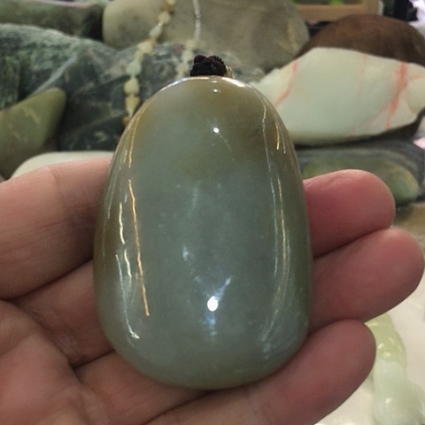 和田玉未镶嵌把件