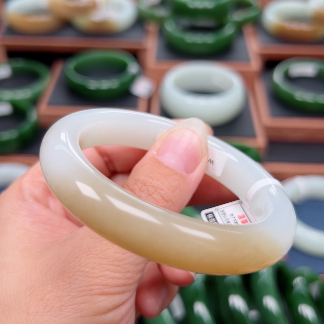 未镶嵌手镯和田玉（糖玉）