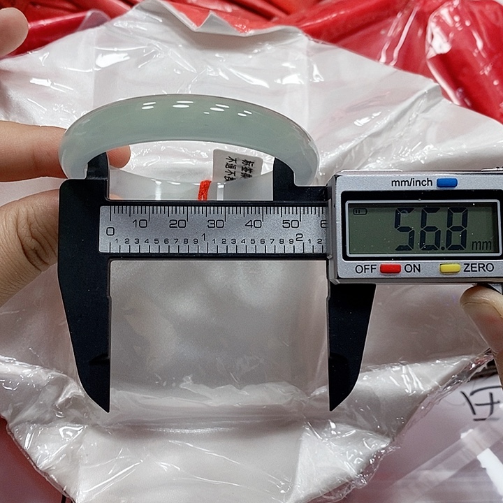 翡翠手镯未镶嵌108