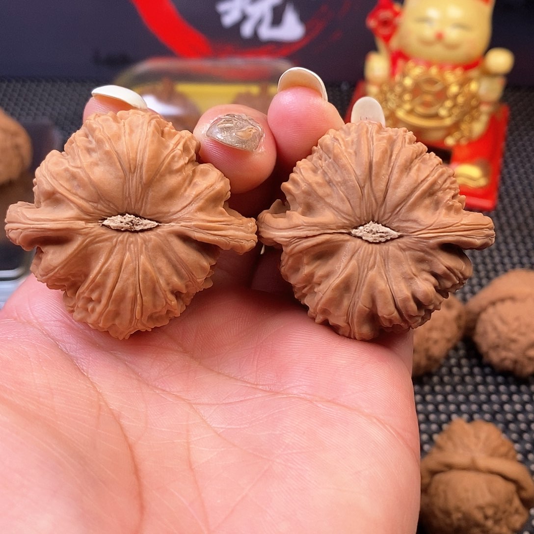 文玩核桃吊坠45尺白狮子