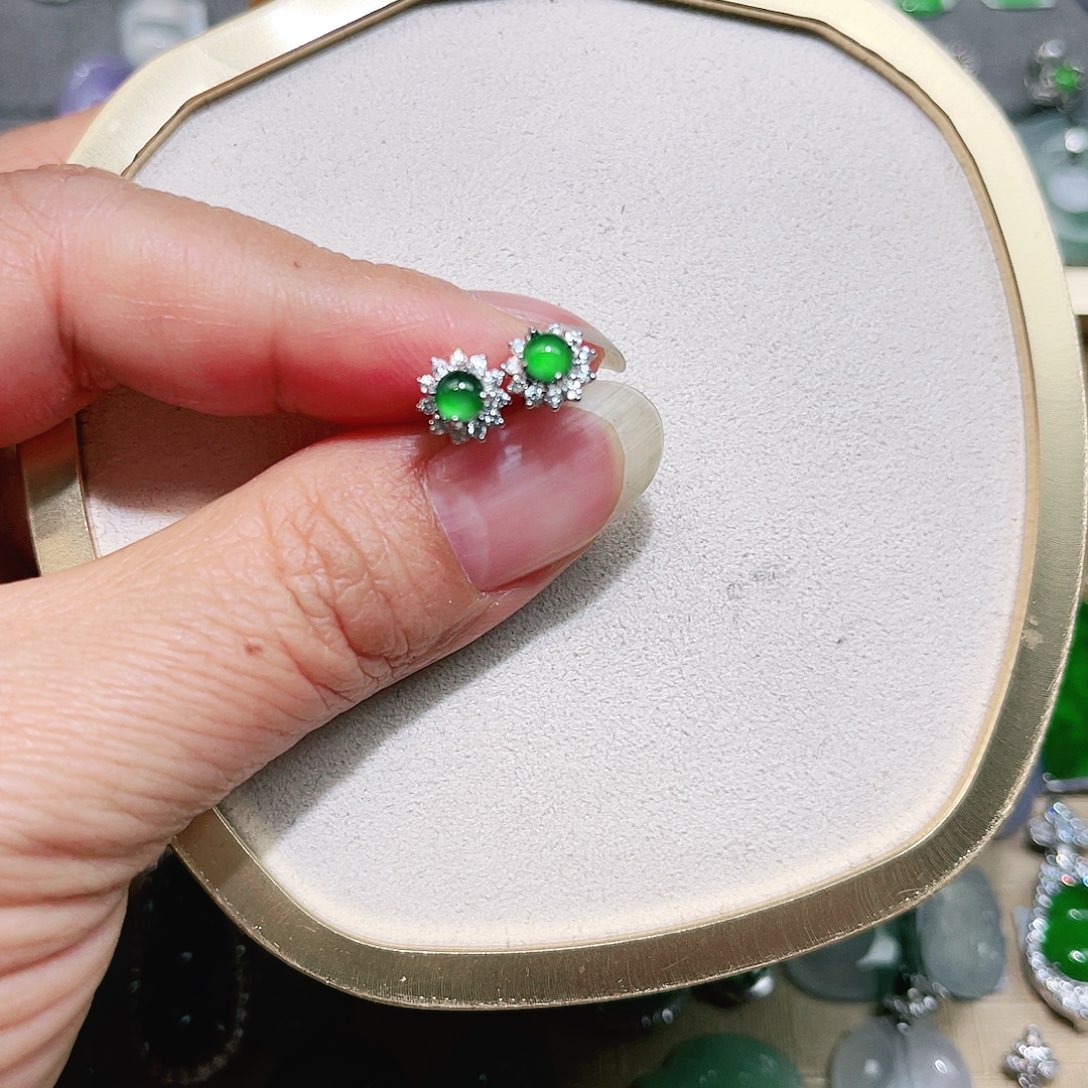 翡翠颈饰未镶嵌裸石