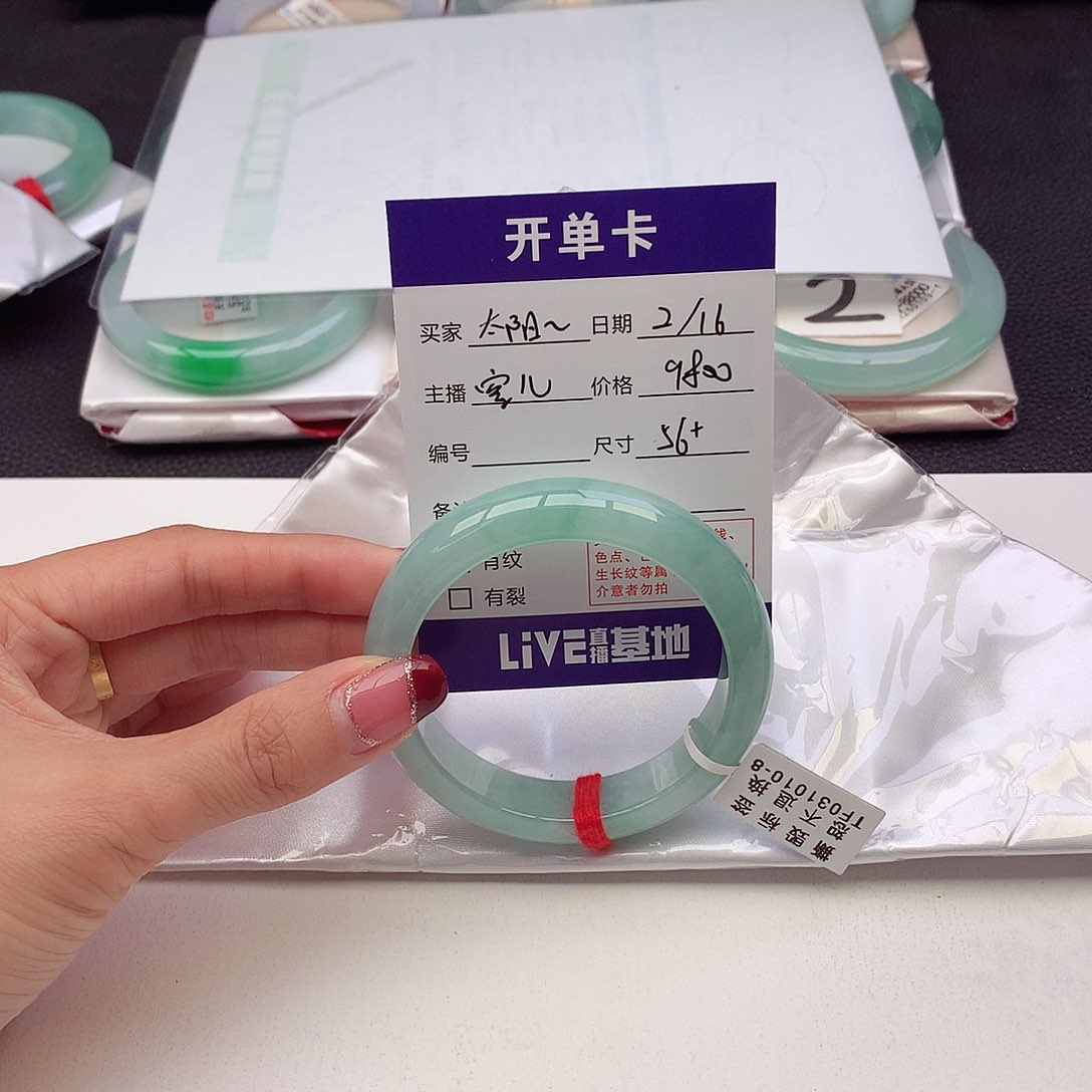 翡翠手镯未镶嵌太****了