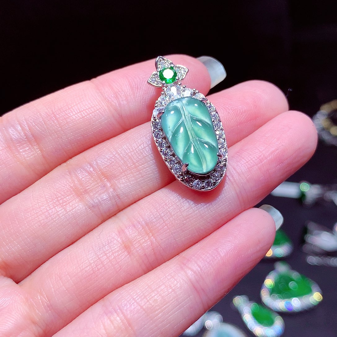 【闪购商品】翡翠吊坠(不含链)未镶嵌