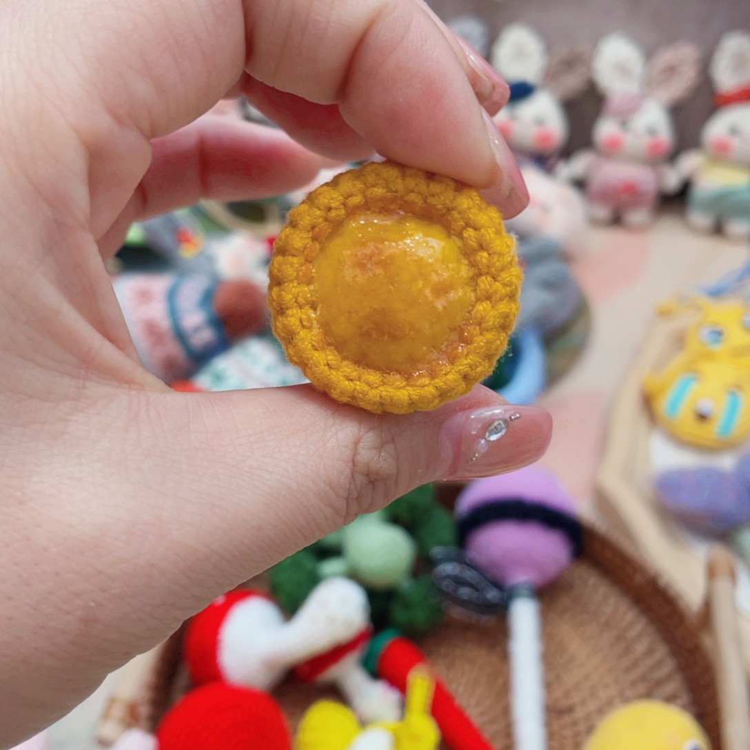 毛绒蛋挞做胸针手工