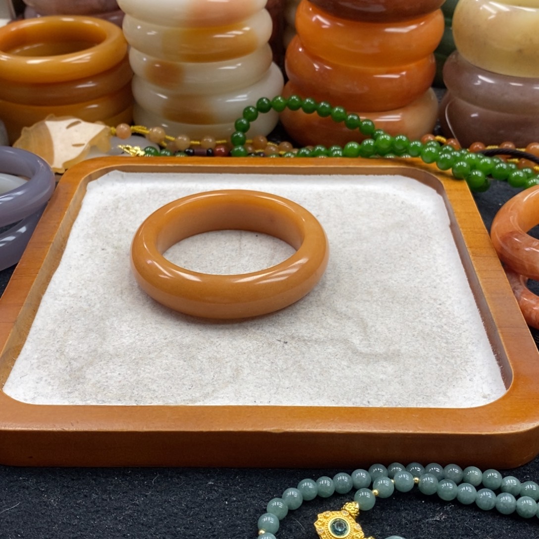 永***远石英岩玉未镶嵌手镯（圆镯）