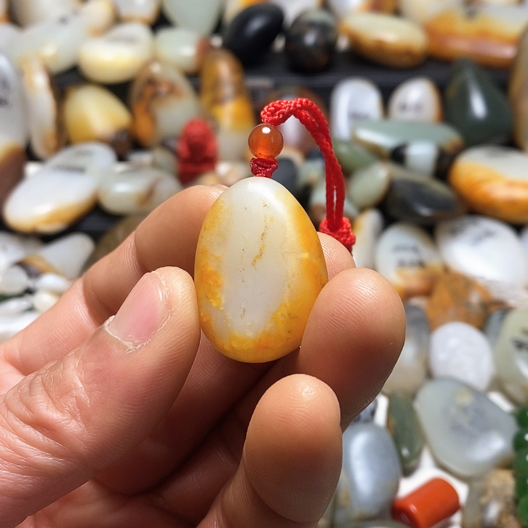 和田玉颈饰未镶嵌吊坠